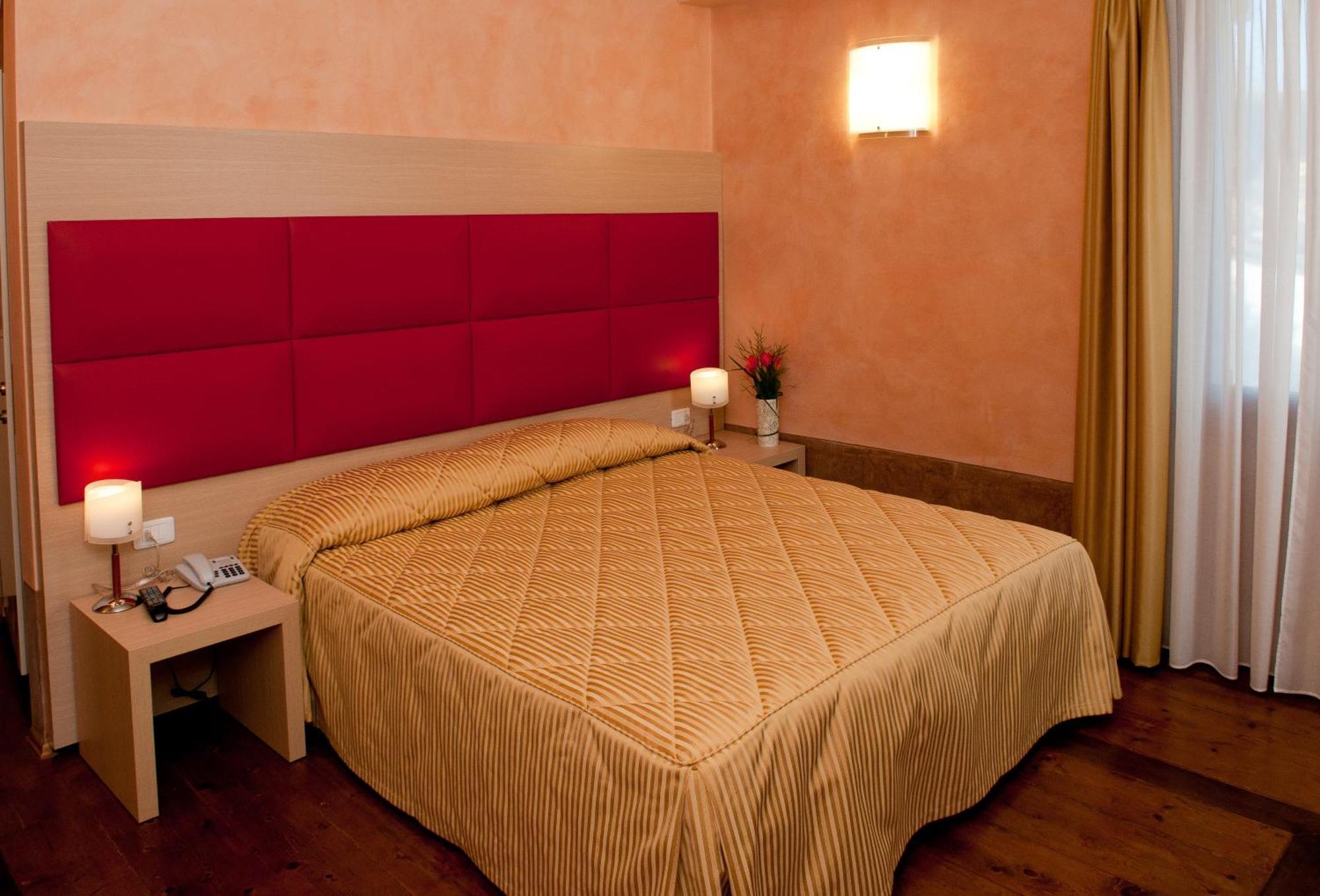 Hotel Villa Maternini Vazzola Habitación foto