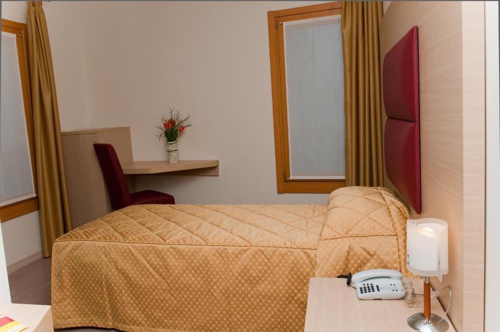 Hotel Villa Maternini Vazzola Habitación foto